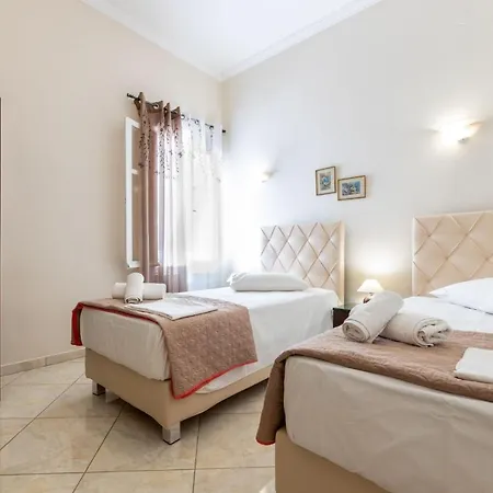 Town House For 6-16 With Ac Holiday home