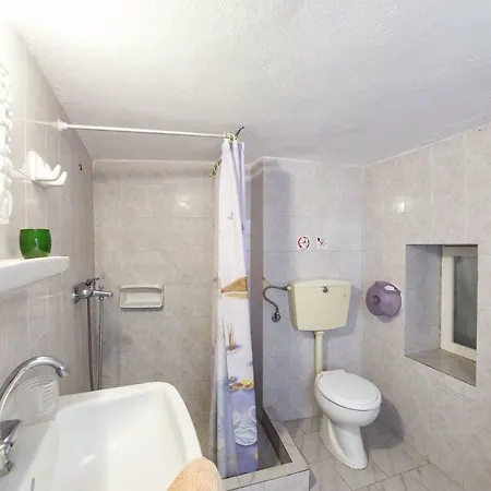 Holiday home Town House For 6-16 With Ac