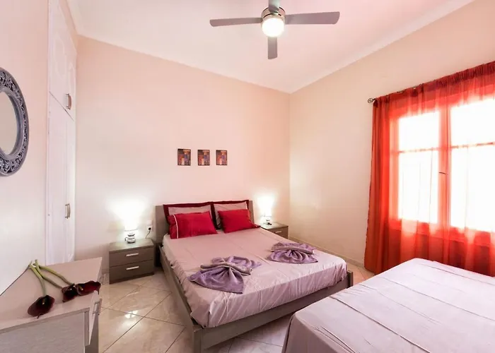 Casa de Férias Town House For 6-16 With Ac Páros