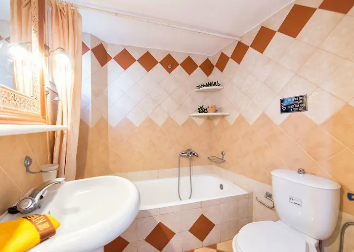 Town House For 6-16 With Ac