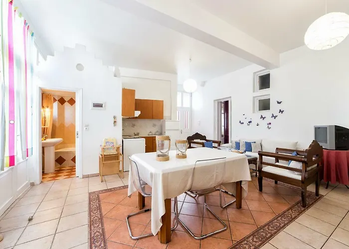 Casa de Férias Town House For 6-16 With Ac Páros