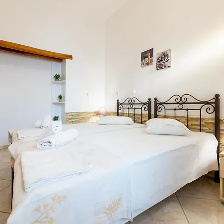 Town House For 6-16 With Ac Ferienhaus Páros