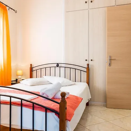 Town House For 6-16 With Ac *