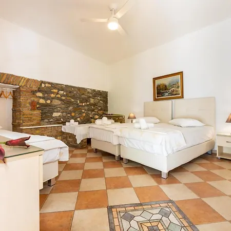 Town House For 6-16 With Ac Holiday home