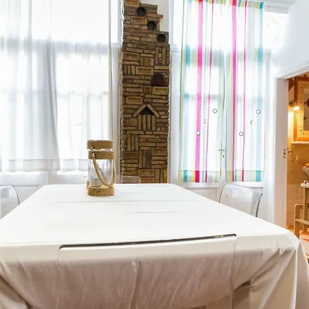 Town House For 6-16 With Ac Holiday home *