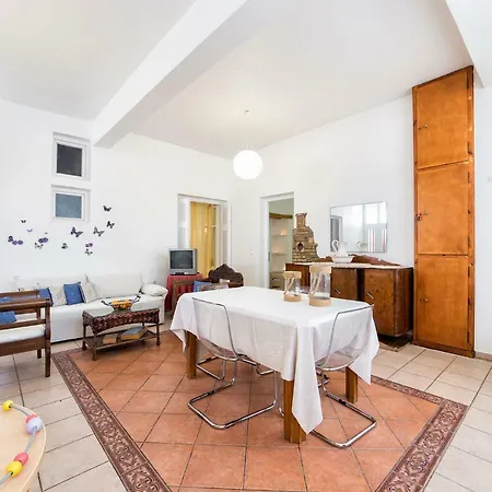 Holiday home Town House For 6-16 With Ac