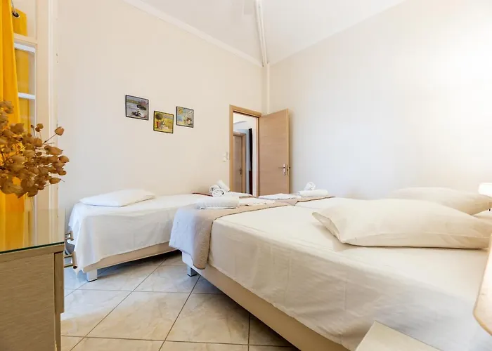 Town House For 6-16 With Ac Holiday home