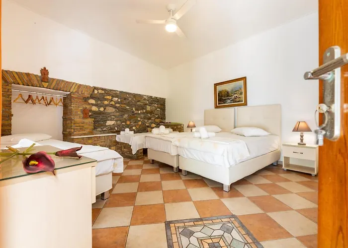 Town House For 6-16 With Ac Holiday home