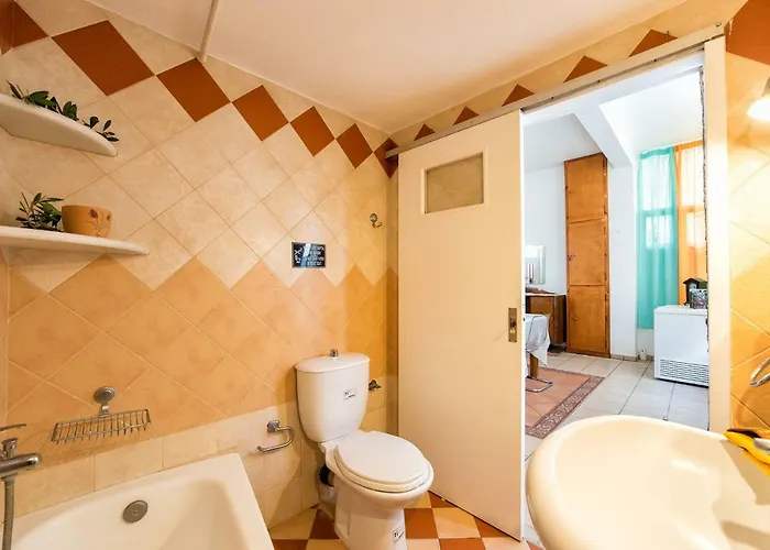 Holiday home Town House For 6-16 With Ac *