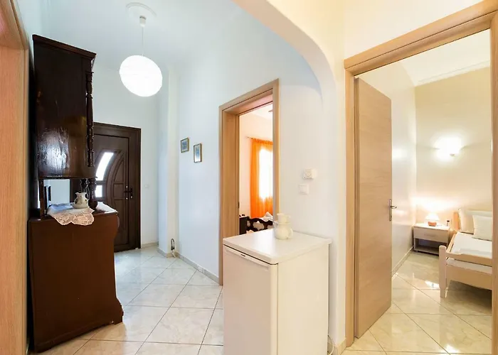 Town House For 6-16 With Ac